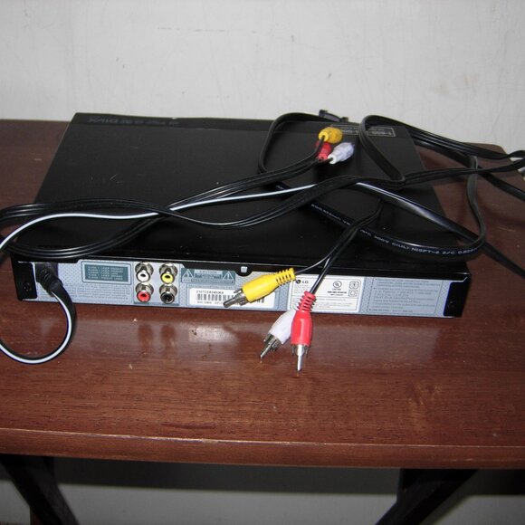 LG DVD CD MP3 Player - Picture 3 of 3